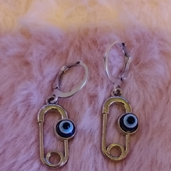 Size 19 -3 Rings and Earrings Set Evil Eye Design - Picture 5 of 5